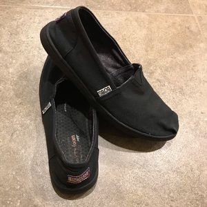 Women’s black BOB’s slip on canvas shoes